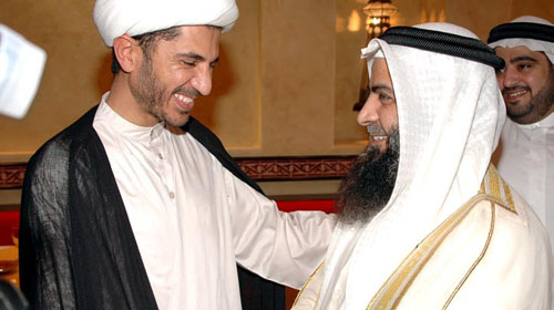 Ali Salman (Wefaq) warmly greets Adel Al-Moawdah (Asala) at a banquet thrown by Al-Wefaq in honour of the newly elected MPs of the 2006 parliament